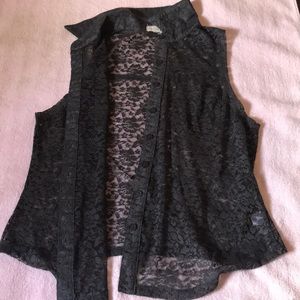 2 Sleeveless Tops